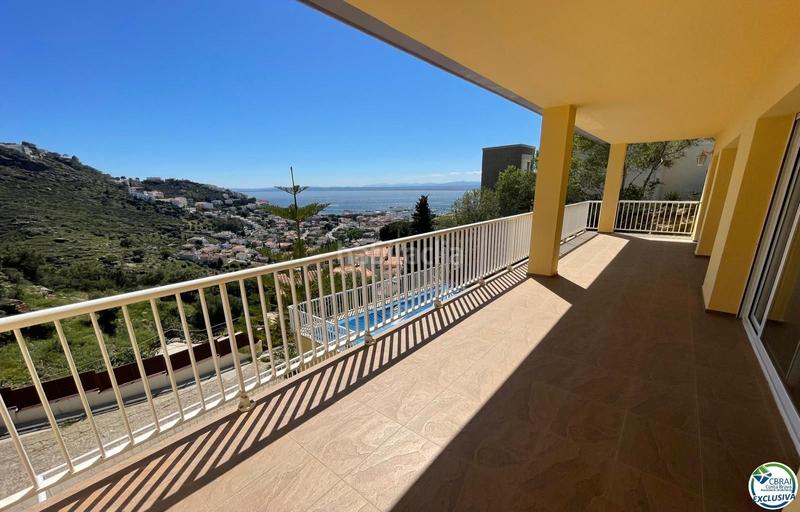 Foto deee54eb-4127-462b-8eec-c597557a9cf8. Casa magnifico xalet con vistas al mar, 253 m2 construidos, 608 m2 de parcela en Roses