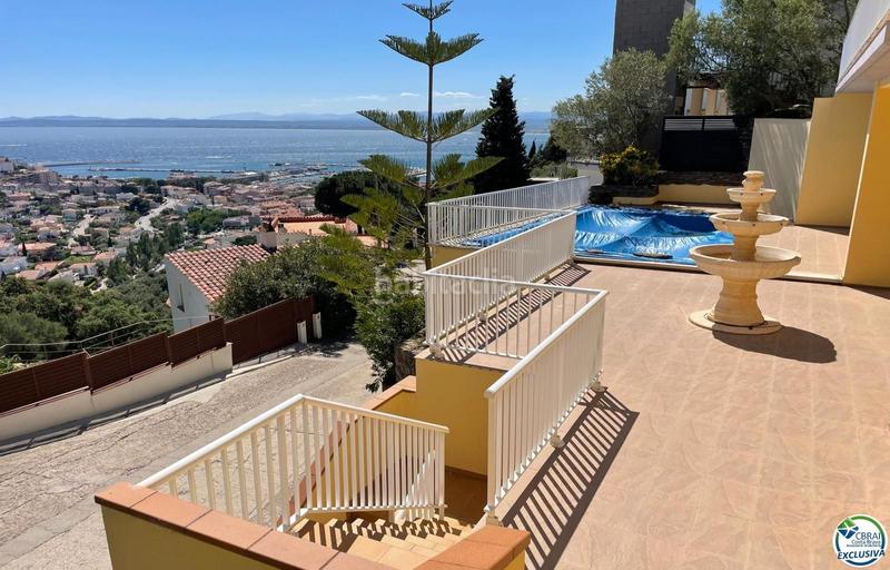 Foto e9f4797f-d3b9-449a-b2aa-efe75c139385. Casa magnifico xalet con vistas al mar, 253 m2 construidos, 608 m2 de parcela en Roses