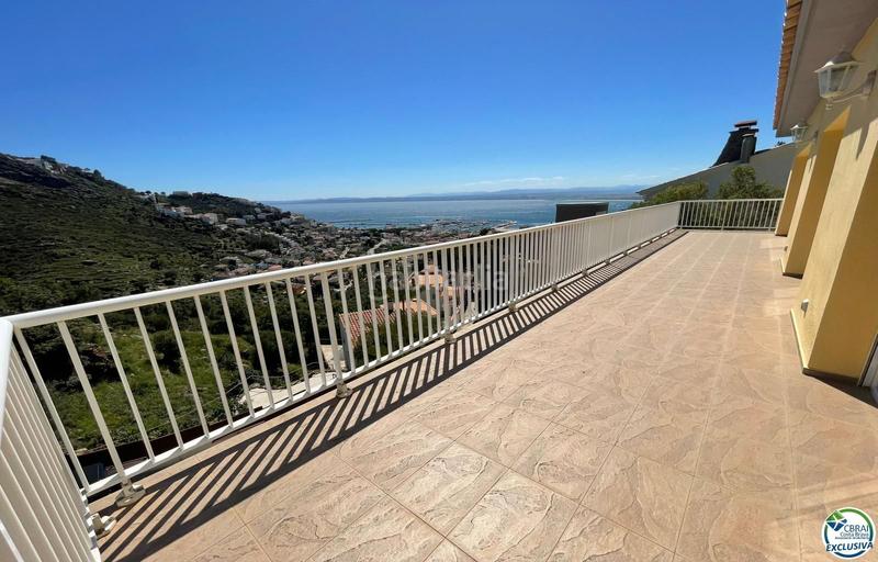 Foto ffa8205c-146a-4737-8e40-7496427f8d13. Casa magnifico xalet con vistas al mar, 253 m2 construidos, 608 m2 de parcela en Roses