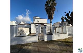 Casa  Falconera. Casa con piscina y amarre 12.25 x 3 cerca del mar en venta en em