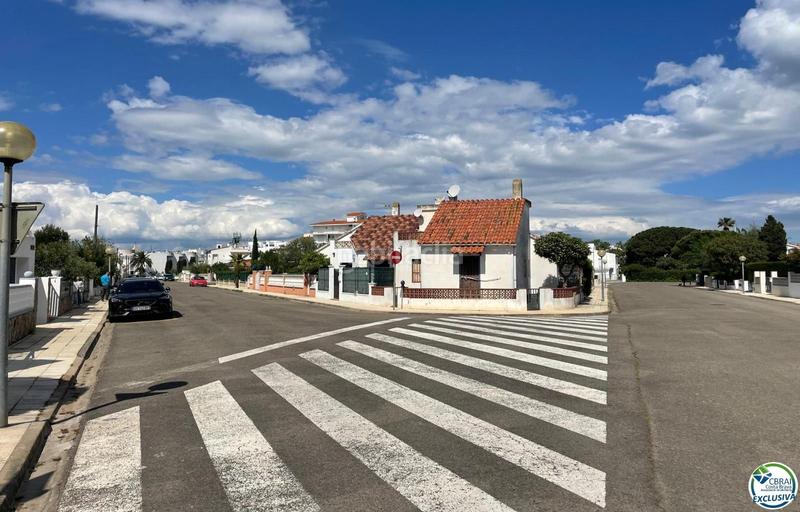 Foto cba490eb-c1de-49e3-8008-76217c8e5b93. Casa  de 3 dormitorios, 3 baños y terrazas en zona tranquila cerca de la playa. en Palau-saverdera