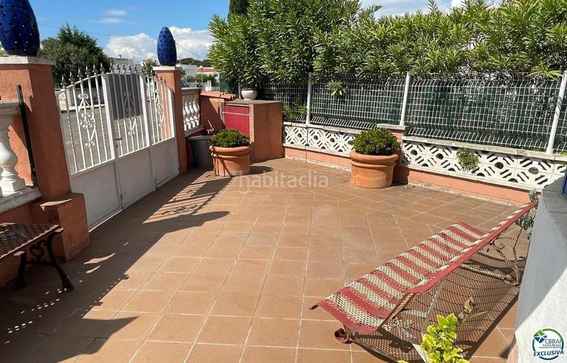 Foto f3f98291-5730-4ce9-95e8-a918cceb4bf0. Casa  de 3 dormitorios, 3 baños y terrazas en zona tranquila cerca de la playa. en Palau-saverdera