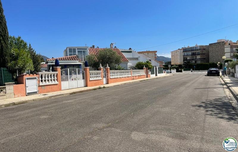 Foto fd5a504f-951c-4ab4-aa16-986408efe5d7. Casa  de 3 dormitorios, 3 baños y terrazas en zona tranquila cerca de la playa. en Palau-saverdera