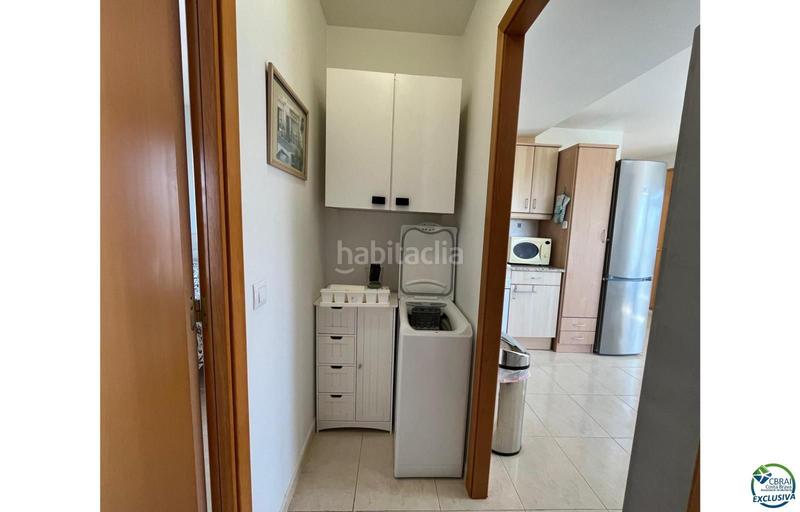 Foto e264dc2e-5b70-4302-91c0-e8d5a14dab03. Apartamento atico en venta 2 habitaciones gran terraza y parking subterraneo. en Empuriabrava