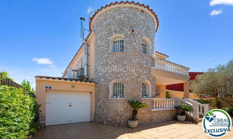 Foto 30517226-0cf8-4f5c-b5e3-838087afc8bf. Casa mas nou amplia casa con 5 dormitorios, garaje privado, jardín, terrazas y relajante jacuzzi en Empuriabrava