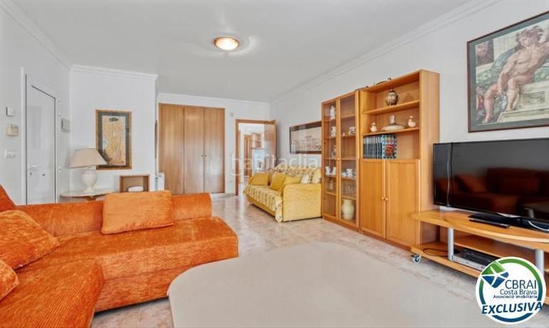 Foto 387b5ab3-0b87-44b5-9ef5-d78b1c27b8cb. Casa mas nou amplia casa con 5 dormitorios, garaje privado, jardín, terrazas y relajante jacuzzi en Empuriabrava