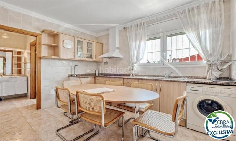 Foto 3cdf2d88-637d-430d-977e-87a0ac3a797a. Casa mas nou amplia casa con 5 dormitorios, garaje privado, jardín, terrazas y relajante jacuzzi en Empuriabrava