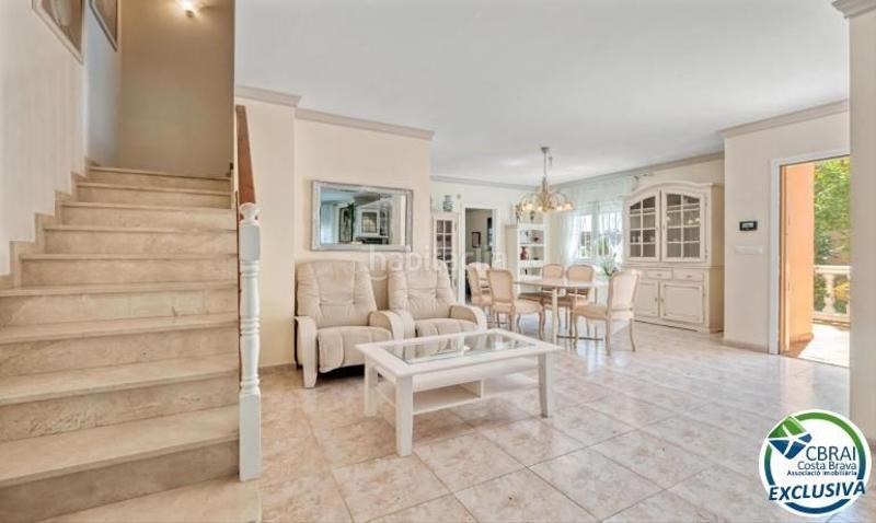 Foto 499b46af-8ac7-4b8a-9e85-9a333901a5ec. Casa mas nou amplia casa con 5 dormitorios, garaje privado, jardín, terrazas y relajante jacuzzi en Empuriabrava