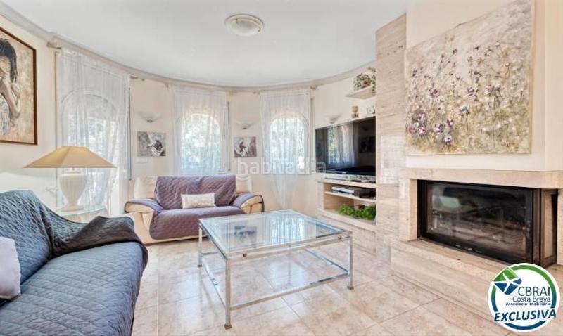 Foto 60eb70d8-775b-4a2b-b85e-35288907fe90. Casa mas nou amplia casa con 5 dormitorios, garaje privado, jardín, terrazas y relajante jacuzzi en Empuriabrava
