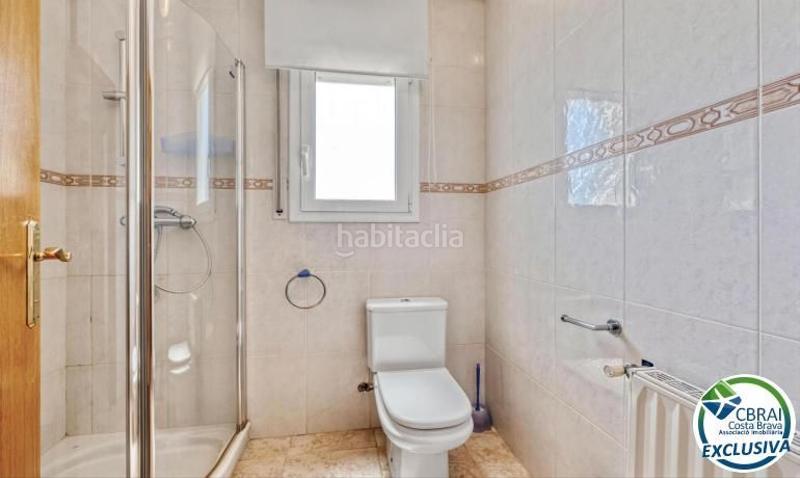 Foto 772a57ed-c1bb-4672-8dee-a353ade500fa. Casa mas nou amplia casa con 5 dormitorios, garaje privado, jardín, terrazas y relajante jacuzzi en Empuriabrava