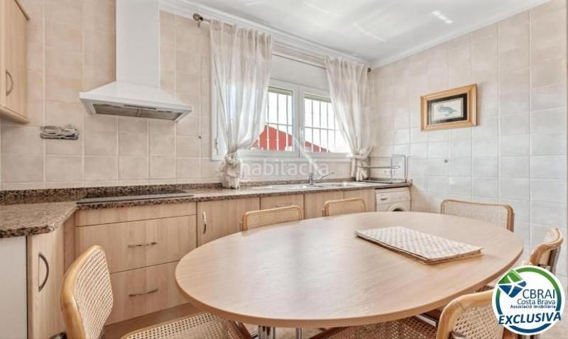 Foto a1f5a24e-8651-48be-a321-1db3167b326a. Casa mas nou amplia casa con 5 dormitorios, garaje privado, jardín, terrazas y relajante jacuzzi en Empuriabrava