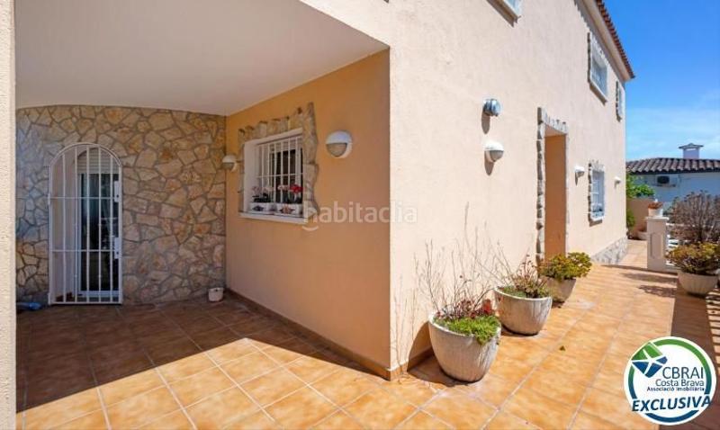 Foto a8d5de54-6dad-483e-9385-754570780253. Casa mas nou amplia casa con 5 dormitorios, garaje privado, jardín, terrazas y relajante jacuzzi en Empuriabrava