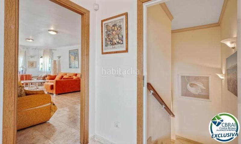 Foto caaef3ae-2e0c-4ed8-bdf1-5cac00dfb34a. Casa mas nou amplia casa con 5 dormitorios, garaje privado, jardín, terrazas y relajante jacuzzi en Empuriabrava