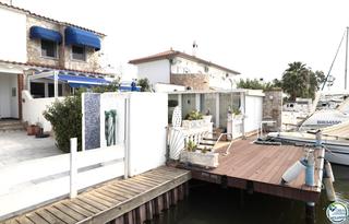 Casa  Port joan. Venta de casa con gran amarre en santa margarita, roses