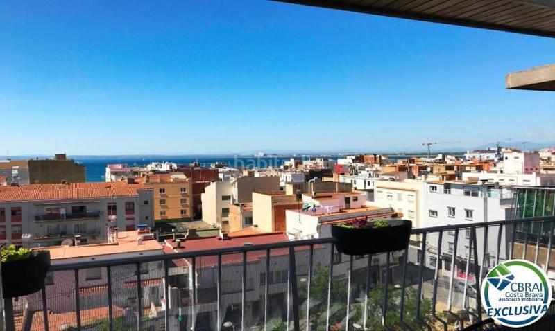 Foto 0d7278e3-2abf-4ecd-b096-2fe91ba4f479. Apartamento en plaça del llevant 3 ático totalmente reformado en venta en el centro , cerca de la playa en Roses