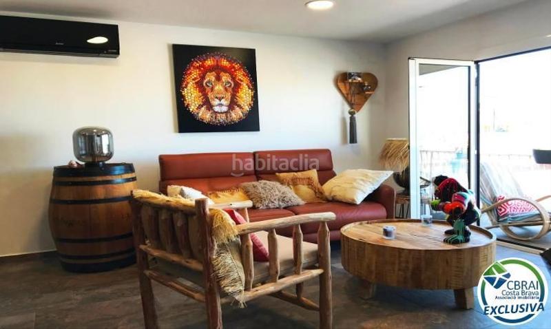Foto 0da637dc-8aa2-4621-becd-0e486e1433fd. Apartamento en plaça del llevant 3 ático totalmente reformado en venta en el centro , cerca de la playa en Roses