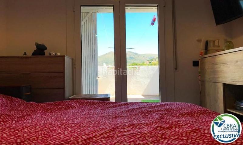 Foto 20dbc4f6-9693-4b81-8549-54eab159b780. Apartamento en plaça del llevant 3 ático totalmente reformado en venta en el centro , cerca de la playa en Roses