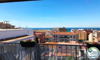 Apartament a Plaça del llevant 3. Ático totalmente reformado en venta en el centro de roses, cerca
