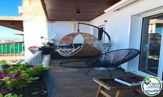 Apartament a Plaça del llevant 3. Ático totalmente reformado en venta en el centro de roses, cerca