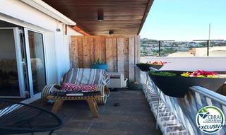 Apartament a Plaça del llevant 3. Ático totalmente reformado en venta en el centro de roses, cerca