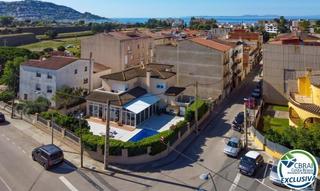 Maison à Puigmal 24. Casa grande con piscina, garaje en lote de esquina en zona tranq