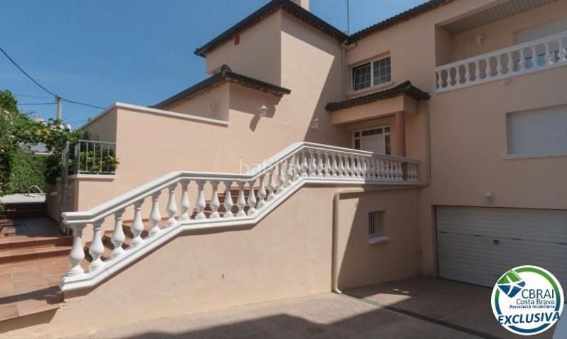 Foto 538bc07a-3c3b-43bc-b3ce-586fa61fc4e3. Casa en puigmal 24 casa grande con piscina, garaje en lote de esquina en zona tranquila. en Roses