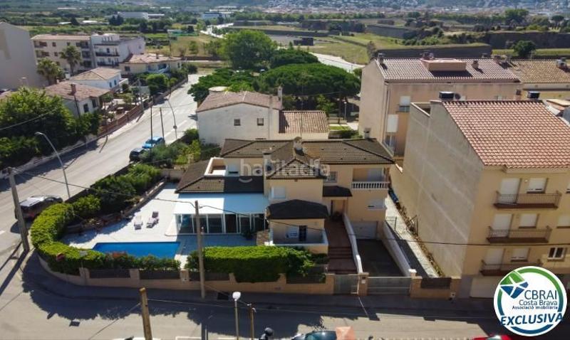 Foto 64e031c4-1f14-4f6f-a713-a4f2c6de2cd8. Casa en puigmal 24 casa grande con piscina, garaje en lote de esquina en zona tranquila. en Roses