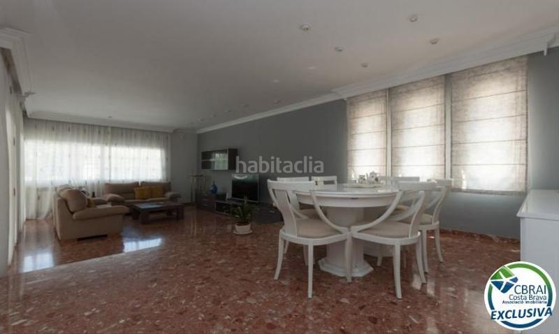 Foto 86788866-bdc3-4fd7-ba1d-09d38b30e54b. Casa en puigmal 24 casa grande con piscina, garaje en lote de esquina en zona tranquila. en Roses