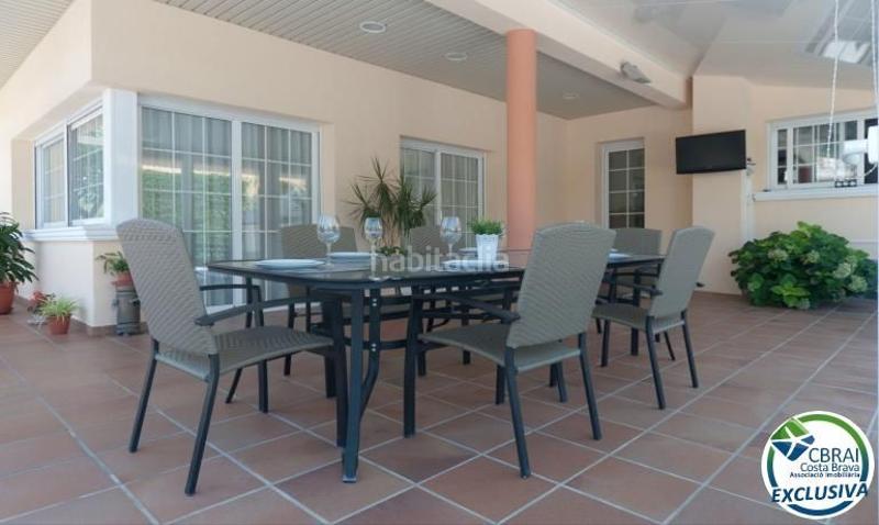 Foto b92e2dca-5d93-4972-8cdc-b42f0a1e5246. Casa en puigmal 24 casa grande con piscina, garaje en lote de esquina en zona tranquila. en Roses