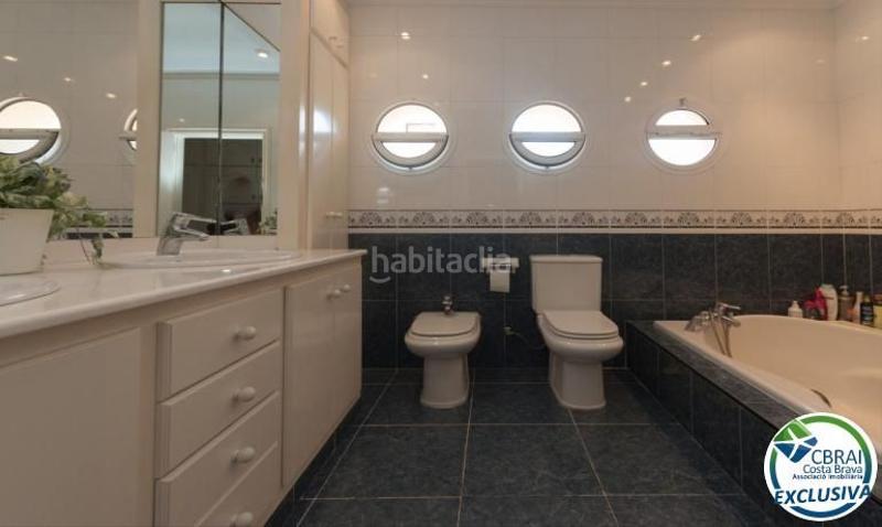 Foto bd68ad3e-b579-4bcf-958e-65e39eeb152f. Casa en puigmal 24 casa grande con piscina, garaje en lote de esquina en zona tranquila. en Roses