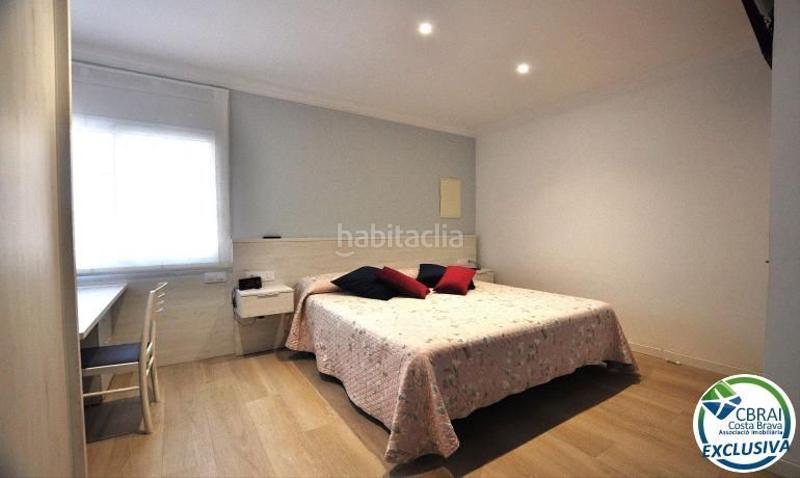 Foto bff6ba80-615b-48df-8905-3c9e87b88f84. Casa en puigmal 24 casa grande con piscina, garaje en lote de esquina en zona tranquila. en Roses