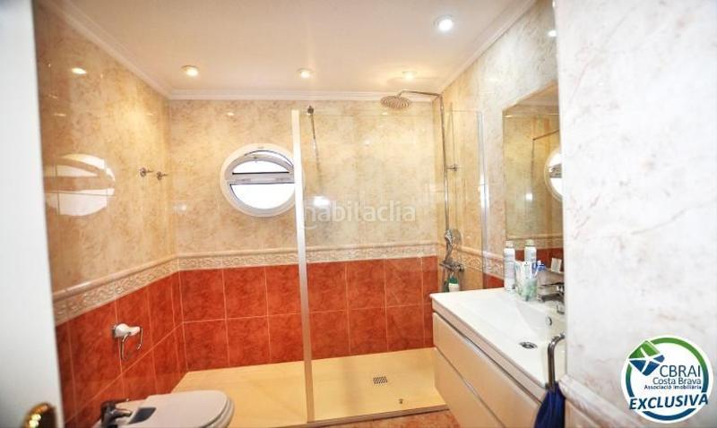 Foto d81f24a3-aaa5-431b-9653-321babc3316c. Casa en puigmal 24 casa grande con piscina, garaje en lote de esquina en zona tranquila. en Roses