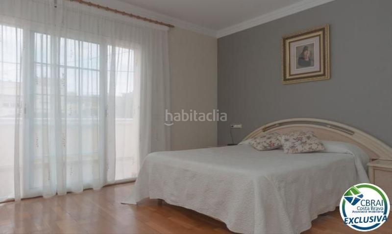 Foto e8fe6ff7-d906-42b6-801e-5f43f4ffda80. Casa en puigmal 24 casa grande con piscina, garaje en lote de esquina en zona tranquila. en Roses