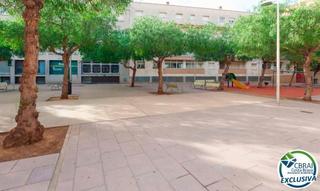 Business premise in Puig rom 106. En el centro de roses