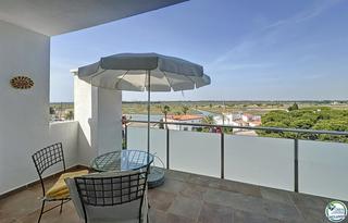 Piccolo appartamento  Del port joan. En venta  ático con doble terraza, 3 dormitorios y vistas despej