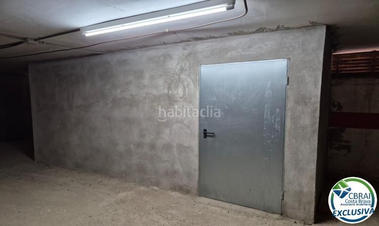 Foto a31abc5a-4200-44b1-9b15-7a2ddc6ef46e. Posto auto in Centre Roses