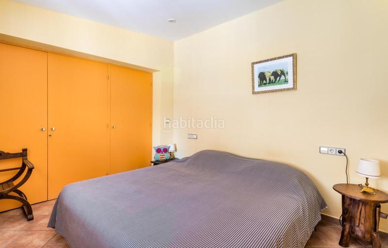 Foto 5880c9f0-557b-4e22-a97b-9dd449fe3f61. Casa villa completamente renovada con 3 apartamentos, piscina y garaje en Roses