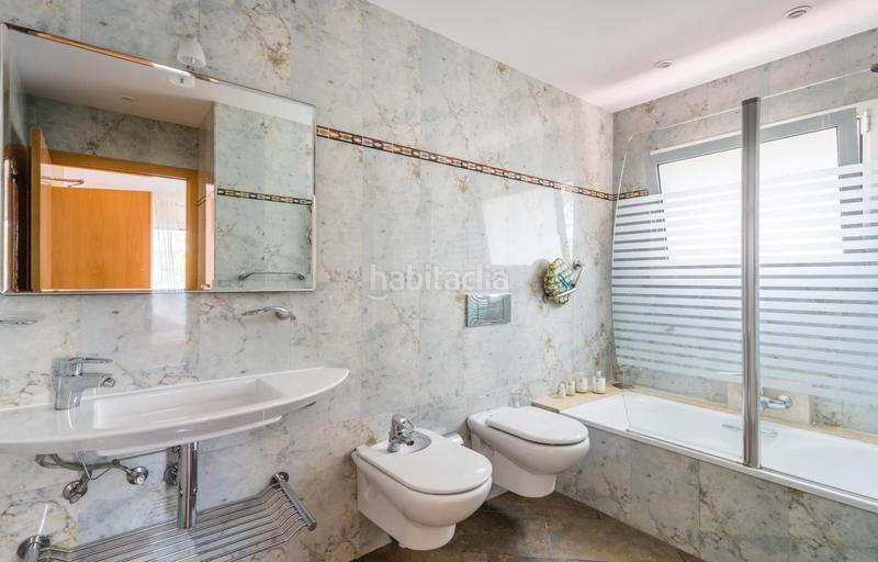Foto b18c63d3-0fb0-480d-b80d-1625c7c44298. Casa villa completamente renovada con 3 apartamentos, piscina y garaje en Roses