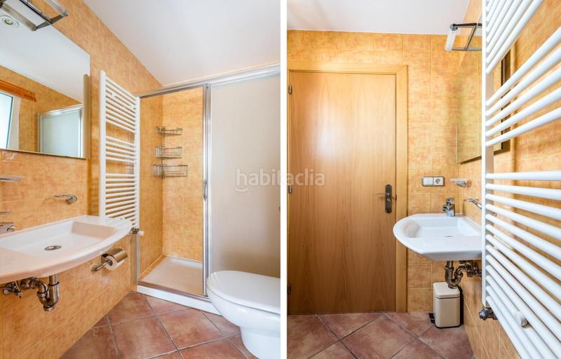 Foto ce576bd5-c740-45bf-9fef-2bdbe0401cb2. Casa villa completamente renovada con 3 apartamentos, piscina y garaje en Roses