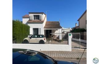 Maison à Calle argentera 12. Casa en mas mates con 3 habitaciones terreno y vistas al parque