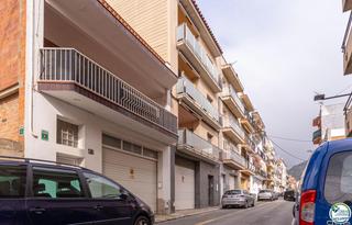 Apartment in Del almirallf gravina 43. Dplex en venta en  roses  centro.