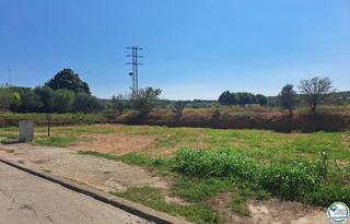 Terreno residencial en Llers. Parcela edificable en venta en els hostalets de llers  587 m