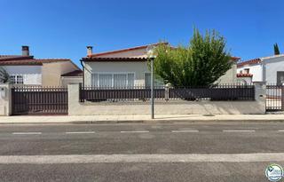 Casa  Cala bona 15. Bonita casa en plata baja, reformada, con jardín, terrazas, gara