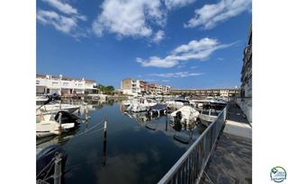 Apartment  Port emporda. Apartamento totalmente reformado con 2 habitaciones y vistas al