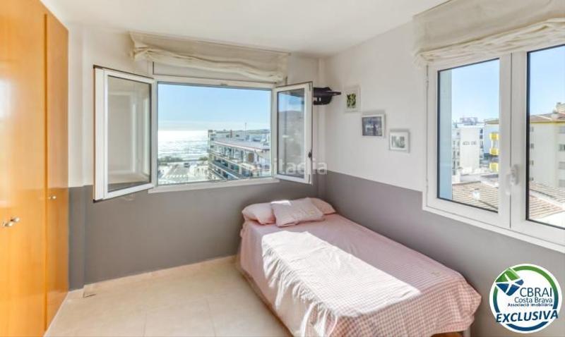 Foto 57140b37-ec4b-42f3-9d40-4c086ebdb99c. Apartamento ático estilo dúplex con vistas preciosas a 150m de la playa en Roses