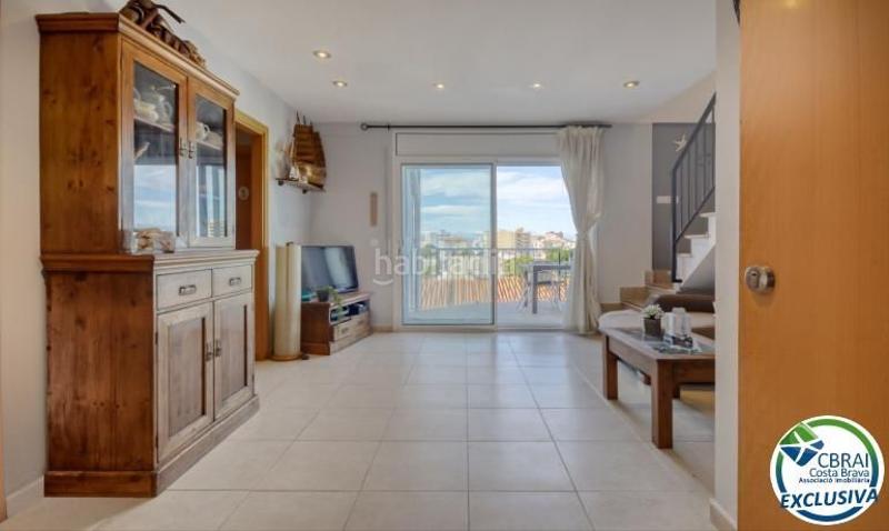 Foto 7a4a6c59-c0d5-4f1e-bcb7-faa818d39e93. Apartamento ático estilo dúplex con vistas preciosas a 150m de la playa en Roses