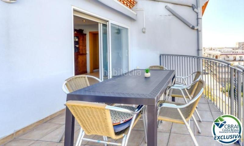 Foto a8a3d567-3eb7-4d9e-85f9-9dc996fd9f8a. Apartamento ático estilo dúplex con vistas preciosas a 150m de la playa en Roses