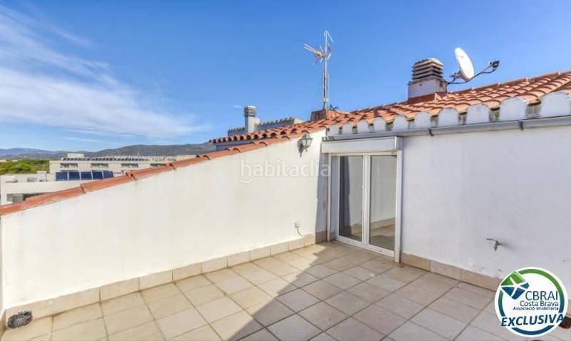 Foto b2fb23a8-133a-468a-b8e8-145acf931e8f. Apartamento ático estilo dúplex con vistas preciosas a 150m de la playa en Roses