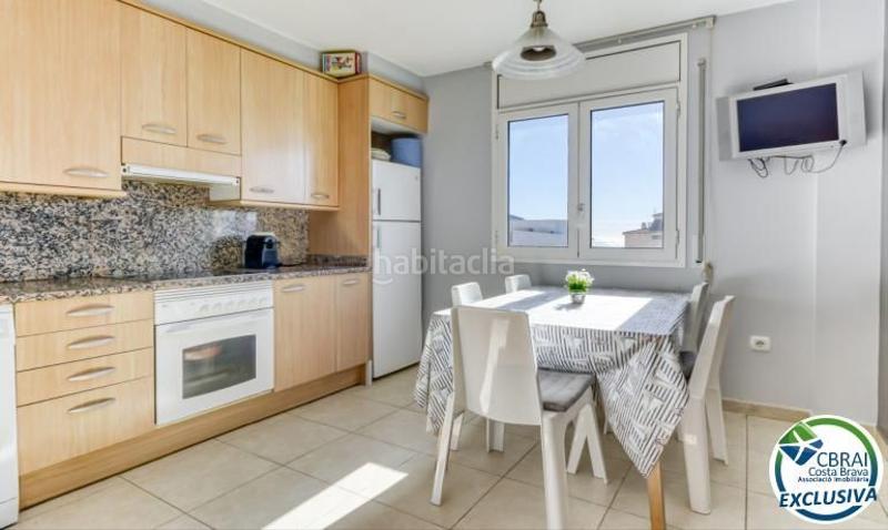 Foto bf75cf9d-41ce-4365-964a-87c430abc998. Apartamento ático estilo dúplex con vistas preciosas a 150m de la playa en Roses