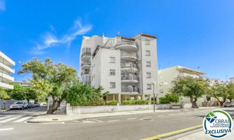 Foto c0f81711-e404-40cb-b606-427a9bc42c40. Apartamento ático estilo dúplex con vistas preciosas a 150m de la playa en Roses